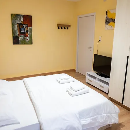 Apartment Family - Center *