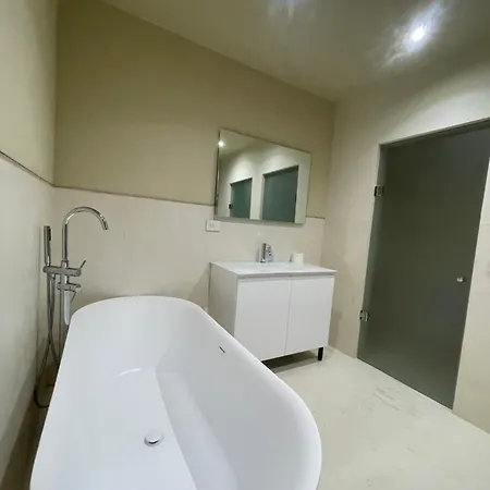 Family - Free Parking Apartmán Tirana